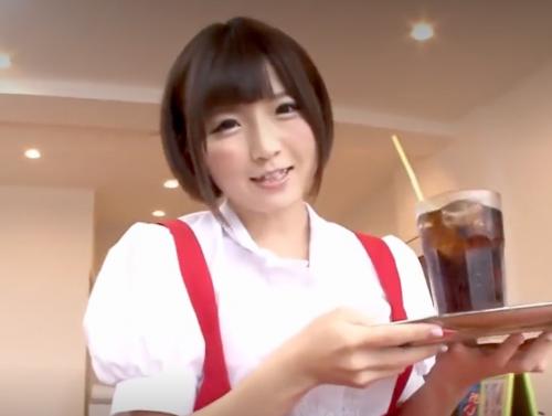 【佐倉絆】美少女ウェイトレスが客の勃起したチンポを見つけてしまい欲情してその場で店内SEX！