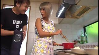 ＡＩＫＡ　ギャルエロ動画　スレンダー美乳ギャルAIKAがおもちゃで攻められ大量潮吹き