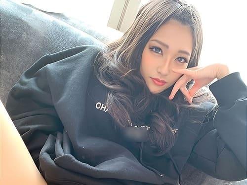 【ギャルハメ撮り】ガールズバーで働くギャルに玩具使ってオナニーしてもらい、男たちにフェラ、手コキ、マンコに男根挿入絶頂。