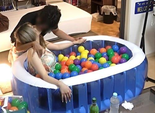 ナンパして部屋に連れ込んだタトゥー入った20歳ガールズバー店員の素人ギャルがフェラ、手コキ、勃起男根挿入隠し撮り。