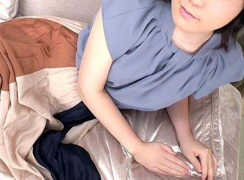 AV応募した23歳OLの素人お姉さんのマンコ弄って舐めて手マン責め、フェラ、手コキ、勃起肉棒挿入ガン突きハメ撮り。