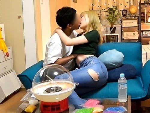 ナンパして部屋に連れ込んだ23歳イラストレーターアシスタントの素人娘がフェラ、手コキ、マンコ弄って舐めて陰茎挿入隠し撮り。