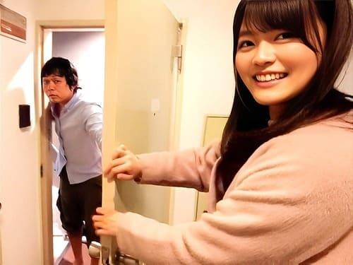 買い物中だった22歳女子大生の素人娘が男の股間に電マ当て、フェラ、手コキ、マンコに勃起男根挿入腰振り絶頂。