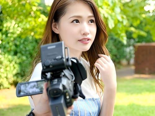 【夏樹美沙】AVデビューの素人お姉さんのマンコ弄って手マン責め、フェラ、手コキ、勃起肉棒挿入、男たちと乱交。