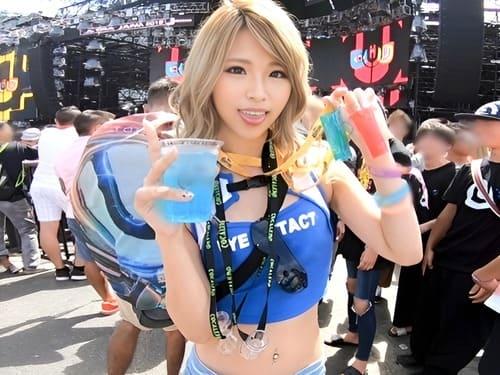 フェスでナンパした21歳アパレル店員の素人ギャルを男2人でフェラ、手コキ、マンコ弄って勃起肉棒挿入ガン突き絶頂３P。