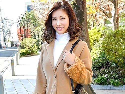 【素人妻ハメ撮り】引き締まった体の45歳女医の奥様。パイパンマンコ弄られ舐められ、フェラ、手コキ、勃起陰茎挿入ガン突き。