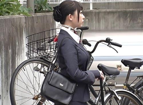 26歳CAの巨乳素人お姉さんにフェラ、手コキ、パイズリしてもらい、マンコに肉棒生挿入ガン突きで中出しセックス。