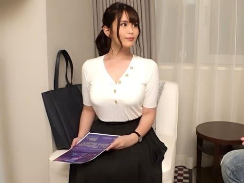 ナンパした23歳歯医者受付の巨乳素人娘パイパンマンコ弄って電マ責め、フェラ、手コキ、勃起肉棒挿入ガン突き。