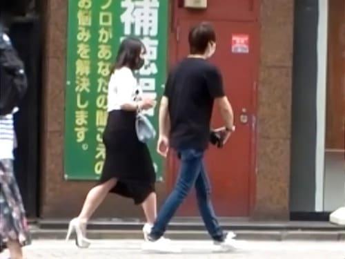 【巨乳素人妻ナンパ】23歳エステティシャンのデカパイ奥様のマンコ手マン責め潮吹き、フェラ、手コキ、勃起肉棒挿入ガン突き。