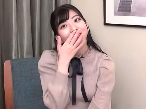 【素人ナンパ中出し筆下ろし】ナンパした素人娘が童貞男にパイパンマンコを電マ責め、フェラ、手コキ、勃起肉棒生挿入中出し。