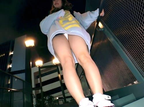 AV募集した22歳精肉店勤務の素人娘のマンコ弄って電マ責め、フェラ、手コキ、勃起肉棒挿入ガン突き。