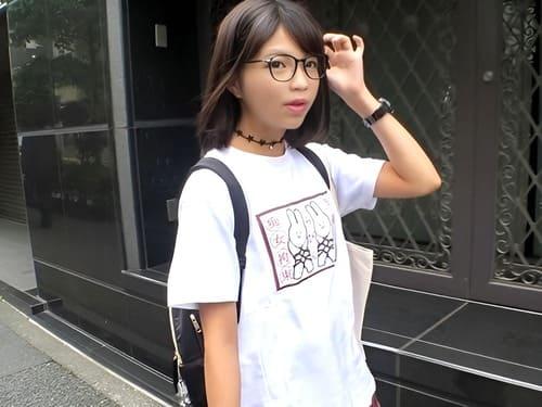 ナンパした18歳大学生の素人娘にチンポ見せ、マンコ弄って舐めて電マ責め、フェラ、手コキ、勃起肉棒挿入ガン突きハメ撮り。