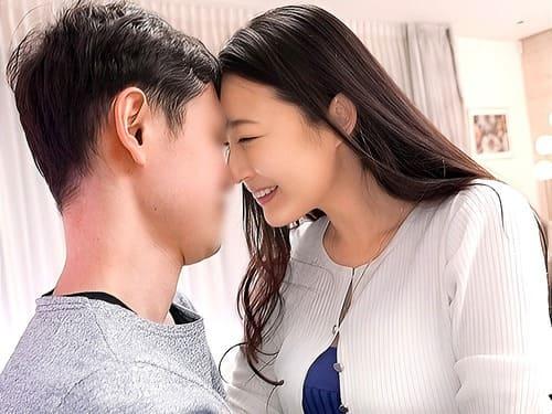 【松岡すず】美人セクシー女優さんが年下男に優しくマンコ弄らせ、フェラ、手コキご奉仕、勃起肉棒挿入で腰振り絶頂。