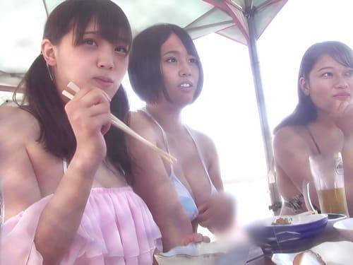 海でナンパしたビキニ姿の素人専門学生たちのマンコを電マ、手マン責め、フェラ、手コキ、勃起肉棒挿入絶頂ハメ撮り。