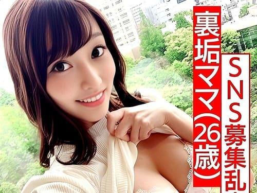 【素人妻ハメ撮り】女子アナみたいなルックスでスタイル良しな26歳奥様。男たちにフェラ、手コキ、マンコに勃起肉棒挿入腰振り。