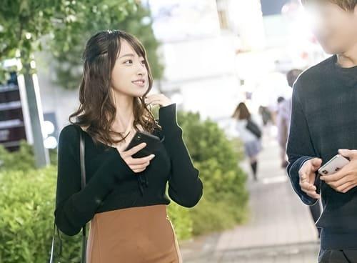 ナンパしたカフェ店員の素人お姉さんのマンコ弄って舐めて手マン責め、フェラ、手コキ、肉棒生挿入中出しハメ撮り。