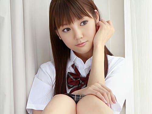 SNSで知り合った制服姿のロングヘアー素人美少女のマンコ弄って舐めて、勃起した男根をマンコに挿入腰振り絶頂。