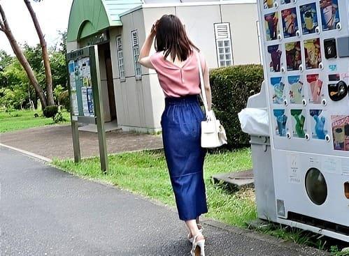 【巨乳素人妻ハメ撮り】夫のイチモツが大きくてセックスレスの31歳結婚5年目奥様のパイパン弄り、フェラ、手コキ、肉棒挿入。