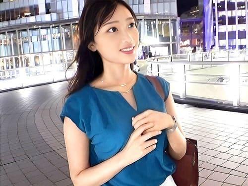 ナンパした26歳銀行員の素人お姉さんのパイパンマンコ弄って舐めて手マン責め、フェラ、手コキ、勃起肉棒挿入ガン突き。
