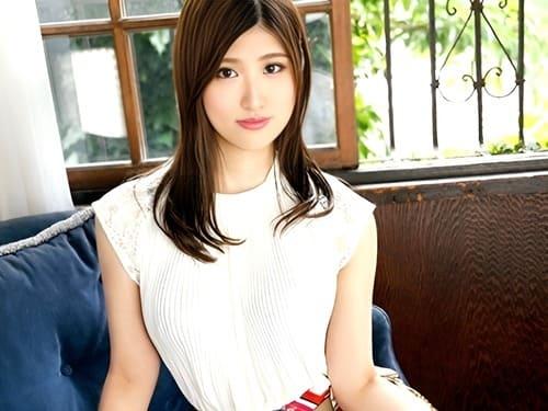 25歳料理学校教師の素人お姉さんのパイパンマンコ弄って舐めて電マ責め、フェラ、手コキ、勃起肉棒挿入ガン突き。