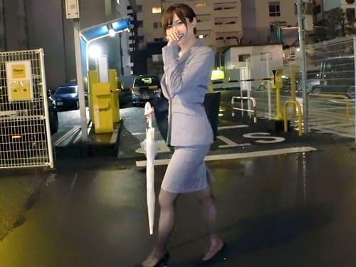 【素人妻潮吹き】AV応募してきた素人妻のマンコ手マン責め潮吹き、フェラ、手コキ、勃起肉棒生挿入ガン突き絶頂不貞。