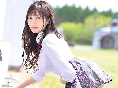 【斎藤あみり】制服姿の美少女が隣の席の同級生にオナニー見せ、マンコ弄らせ、フェラ、手コキ、勃起肉棒挿入腰振り。