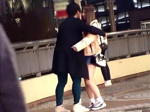 【素人ナンパ】20歳美容学生のパイパンマンコ弄って舐めて、フェラ、手コキ、勃起肉棒ハメハメ初撮り。