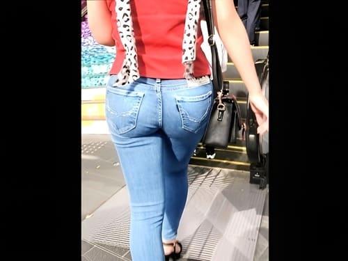 25歳バーテンダーの素人娘のマンコに勃起肉棒生挿入ガン突き絶頂中出しをハメ撮り。