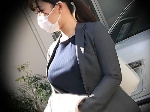 【巨乳素人】カード会社勤務の巨乳お姉さんの職場に出向いて、車内、ホテルでマンコ弄り、フェラ、手コキ、パイズリ、肉棒生ハメ激ピストン。