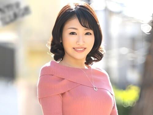 【素人妻AVデビュー】美人素人妻が初めてのAV撮影でスレンダーな下着姿をご披露。