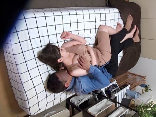 【巨乳素人妻ナンパ盗撮】ナンパして部屋に連れ込んだ巨乳素人妻がフェラ、手コキ、マンコに勃起肉棒生挿入絶頂を盗撮。