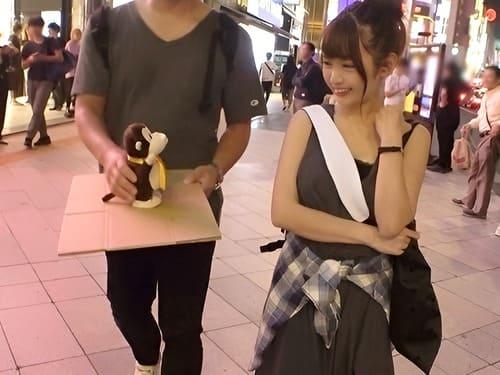 ナンパした20歳専門学生の素人娘のマンコ弄って電マ責め、フェラ、手コキ、勃起肉棒挿入ガン突き絶頂ハメ撮り。