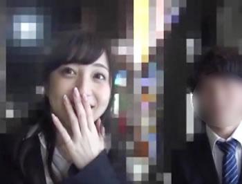 仕事終わりの会社員男女をナンパ♥中出し1発10万円の謝礼で釣ると先輩人妻OLが…