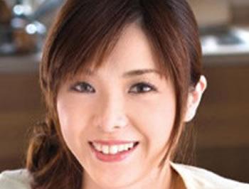夫の義理の息子に覗かれてるとも知らずに真っ昼間から大量中出しSEXする熟年夫婦♥