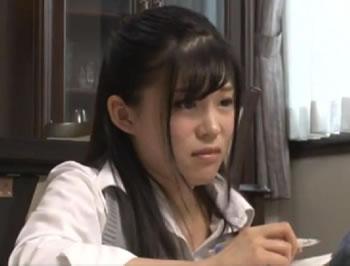 妹が友達とこたつで勉強してたら帰宅した兄が悪戯し泣きそうになる妹の友達に…♥