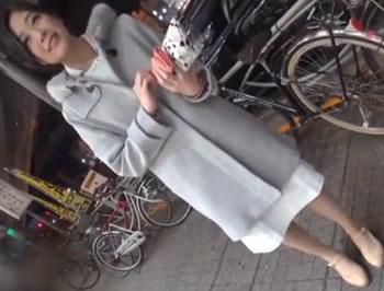 笹塚で高身長の美人看護師さんをすぐ済むからとナンパ♥パイパンマ○コに中出し！