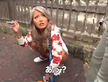 【ヤンキーナンパ】うんこ座りする怖そうな黒ギャルはベッドで意外と可愛かった♥