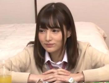 こたつの中で無防備な下半身にこっそりイタズラされて発情したJKに無許可中出し♥