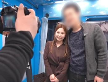 【MM号】婚姻届けを出したての巨乳新妻さんに生中出し！何も知らない夫と記念撮影
