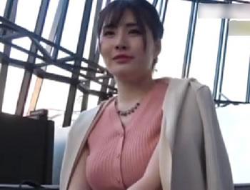 【日曜から中出し】結婚前は水泳インストラクターのムチムチ巨乳奥さん宅で中出し