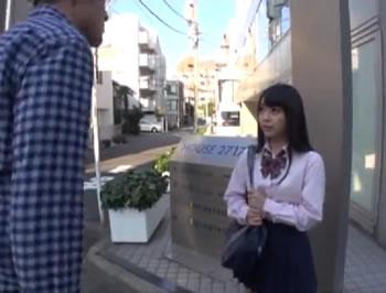 無許可中出しして「どうしよう、どうしよう…」と困惑する激カワJKをなだめると…