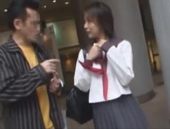 【S級女子高生】スラっとしたスタイル抜群のJKがこんなチンピラみたいな男に…♥