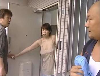 【ヘンリー塚本】団地妻「ミシン踏みの人妻がするねちっこいSEX いやらしい接吻」