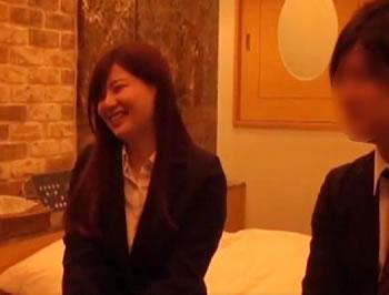 ムチムチの巨乳先輩既婚OLに中出し1発10万円の謝礼で若い後輩社員が何発も中出し♥