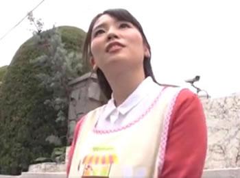 休憩中の保育士さんをナンパして童貞の中年男に引き合わせてお悩み相談すると…♥