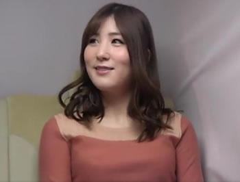 買い物中の奥さんに声を掛けて…子持ちのムチムチ三十路セレブ奥さんに生中出し♥