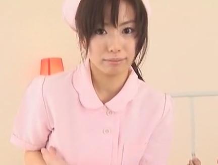 エロ可愛い美少女ナースちゃんが患者の巨根ペニスお口でジュポフェラ
