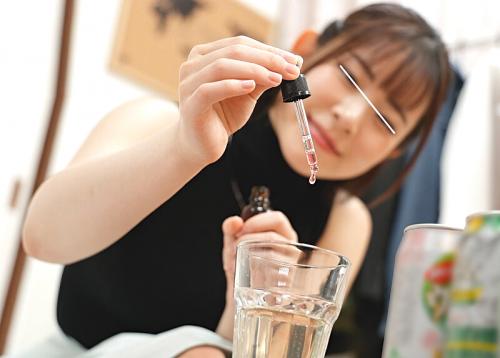 【バイトの後輩】「私のこと簡単にヤレる女だと思ってました？」ヤレそうな後輩女子と宅飲みしたら痴女だった！