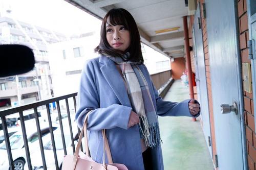 【素人企画】素人妻にコンドームを1つ持たせてヤリたがり大学生の家にお泊りさせる！
