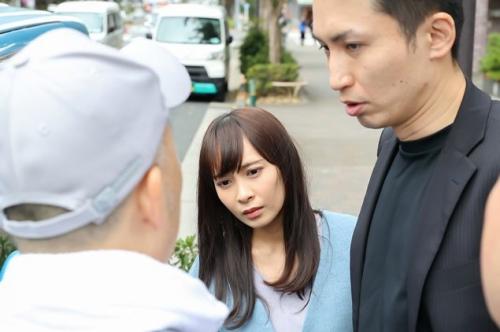 【ながえスタイル】夫婦の車とぶつかった作業車の男たちに逆恨みされ犯された巨乳妻！